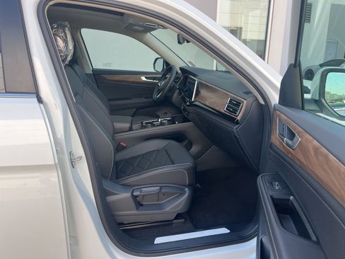 New 2026 Volkswagen Atlas SE FWD image 32