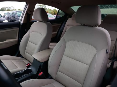 Used 2017 Hyundai Elantra SE w/ SE A/T Tech Package 03 image 6