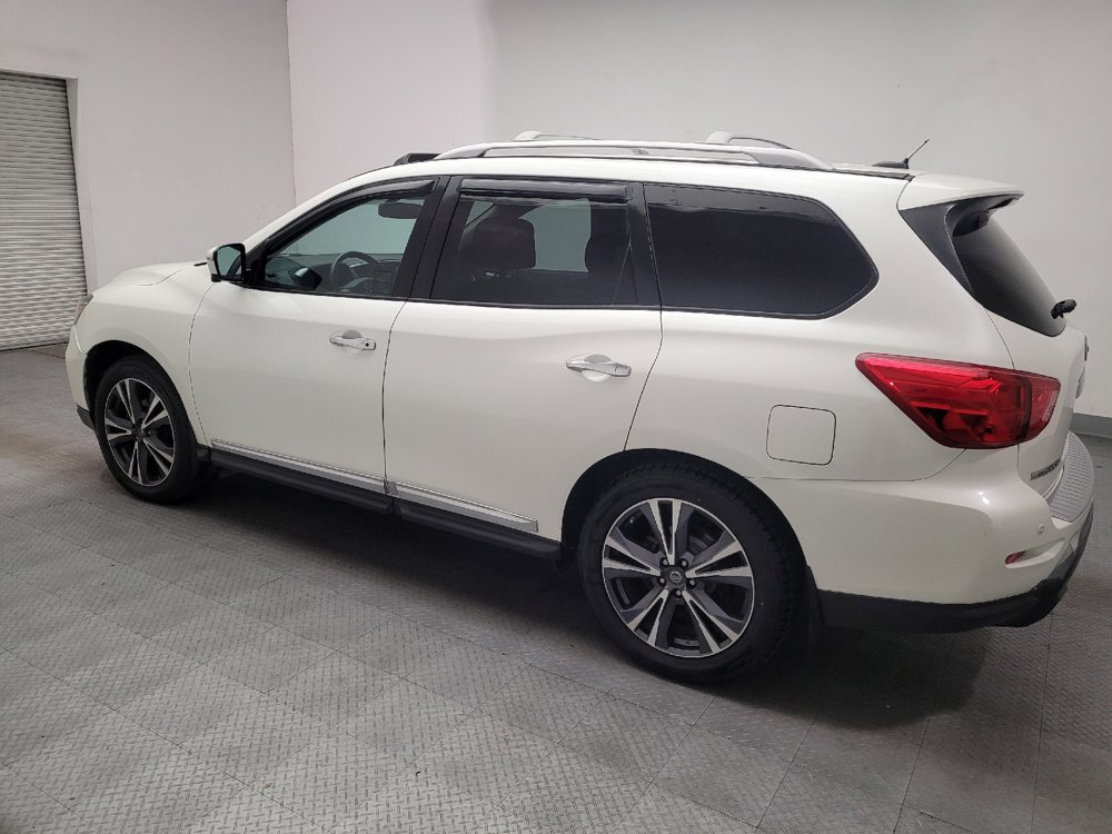 Used 2017 Nissan Pathfinder Platinum w/ Family Entertainment Package FWD image 3