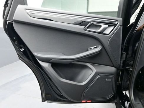 Certified 2025 Porsche Macan AWD/4WD image 13
