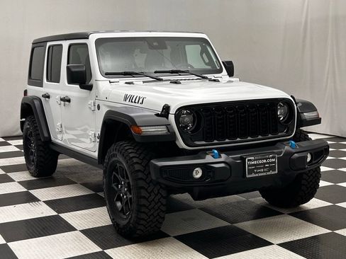Used 2024 Jeep Wrangler Unlimited AWD/4WD image 2