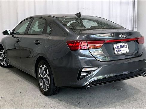 Used 2021 Kia Forte LXS FWD image 2