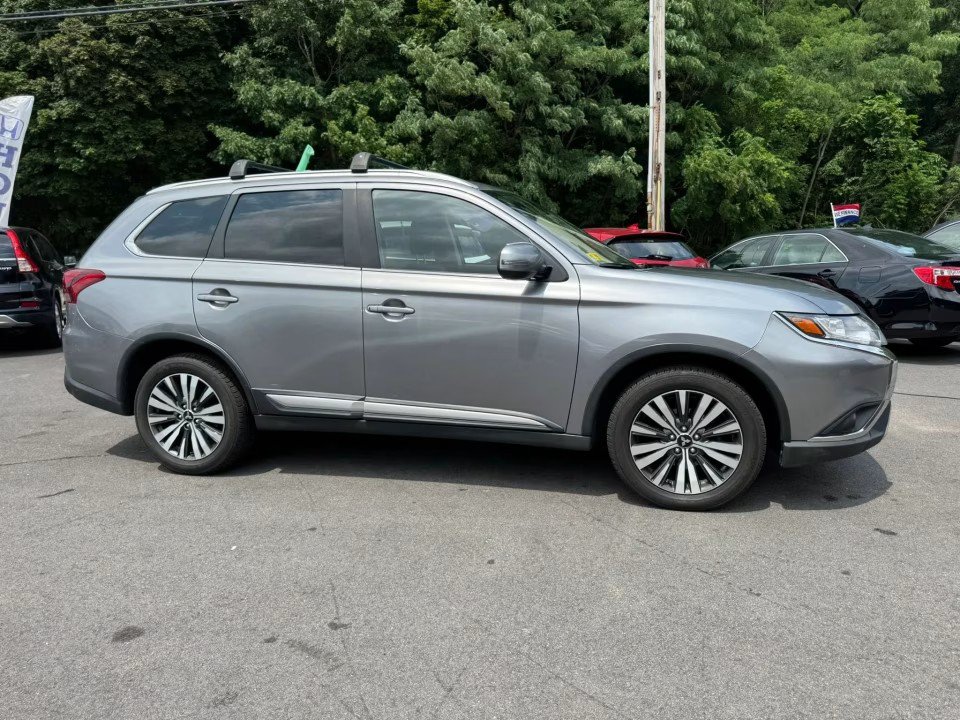 Used 2020 Mitsubishi Outlander SE AWD/4WD image 6