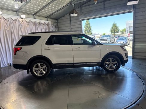 Used 2016 Ford Explorer XLT w/ Equipment Group 201A AWD/4WD image 4