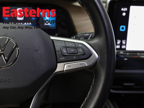 Used 2025 Volkswagen Atlas SE FWD image 15