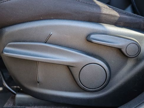 Used 2019 Jeep Cherokee Latitude w/ Popular Appearance Group FWD image 20