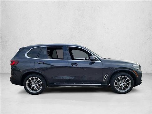 Used 2022 BMW X5 xDrive40i w/ Premium Package image 4