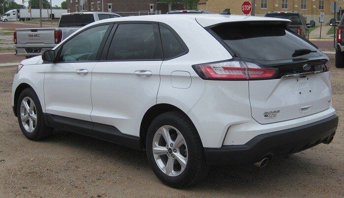 Used 2020 Ford Edge SE FWD image 3