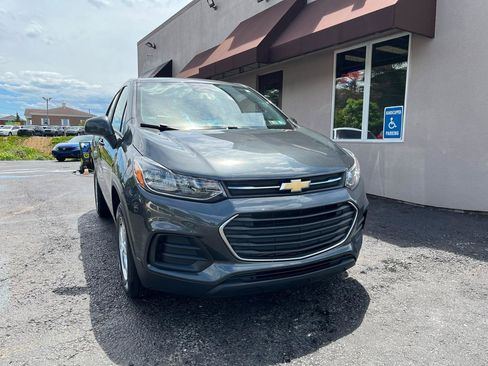 Used 2020 Chevrolet Trax LS AWD/4WD image 2