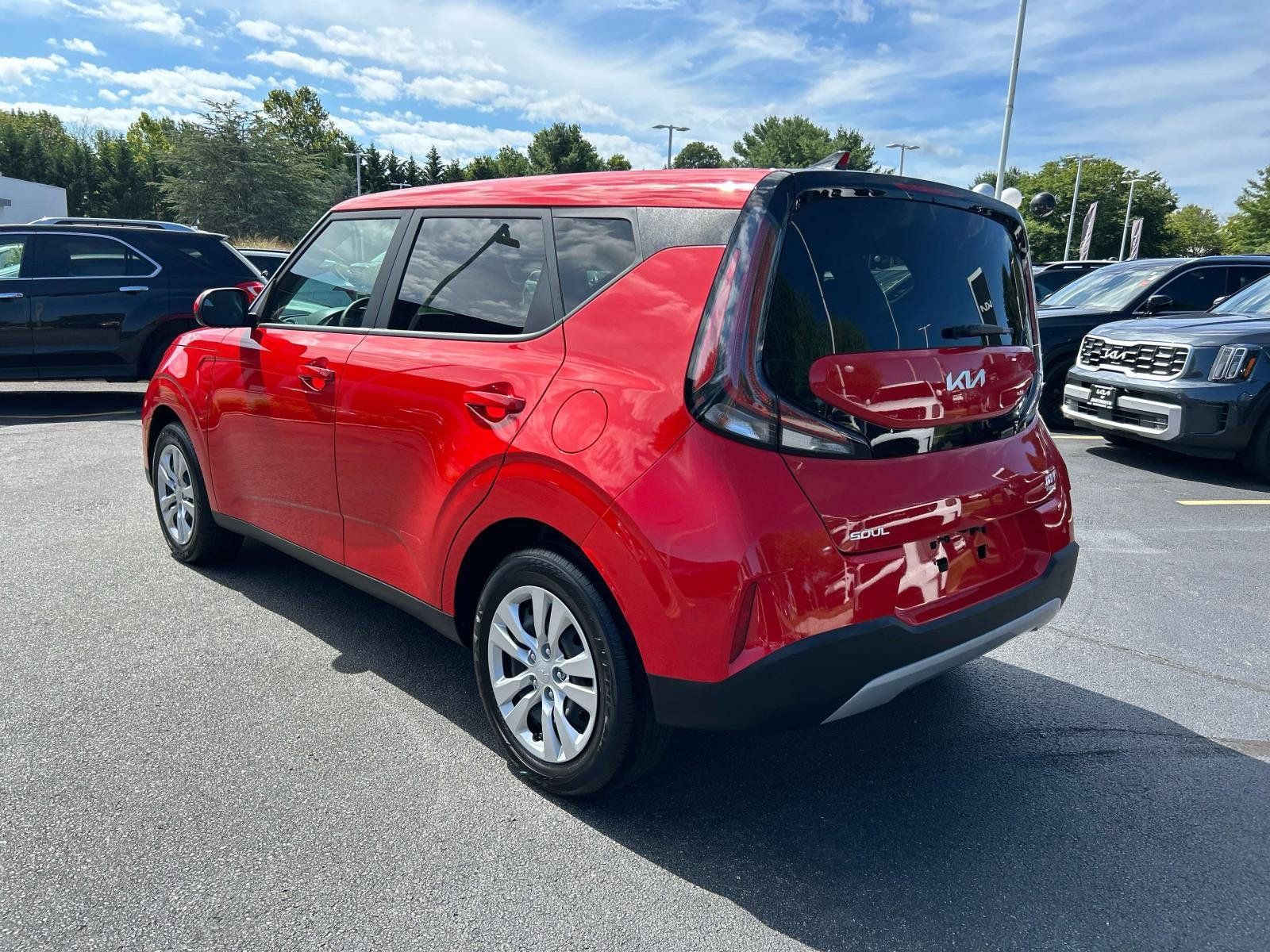Used 2025 Kia Soul LX FWD image 3