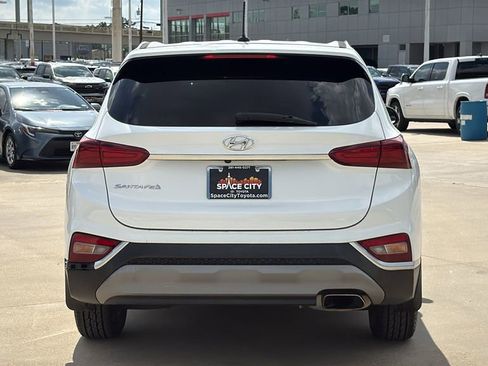 Used 2020 Hyundai Santa Fe SE image 4