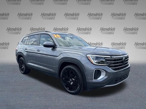 Used 2024 Volkswagen Atlas SE FWD image 2