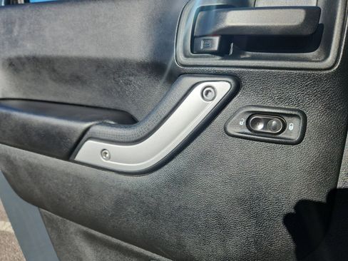 Used 2017 Jeep Wrangler Sahara w/ Connectivity Group image 14