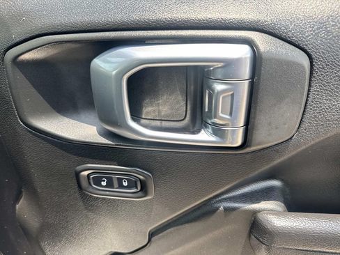 Used 2023 Jeep Gladiator Sport AWD/4WD image 16