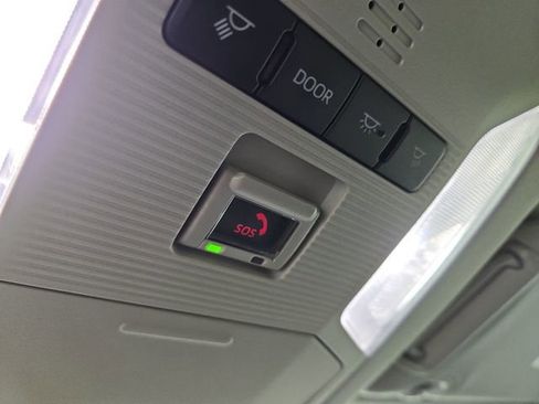 Used 2025 Toyota RAV4 XLE image 27