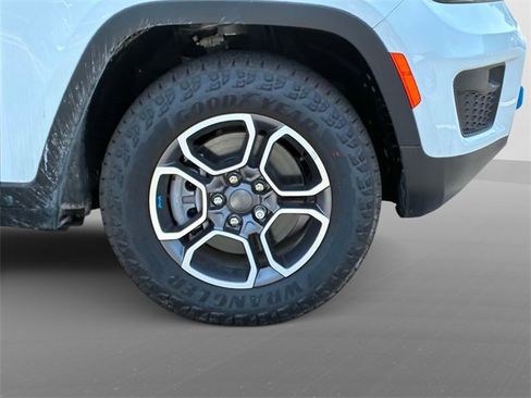 Used 2023 Jeep Grand Cherokee Trailhawk image 8