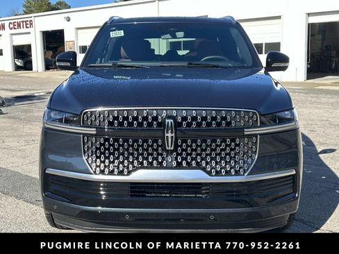 New 2026 Lincoln Navigator L Reserve AWD/4WD image 2