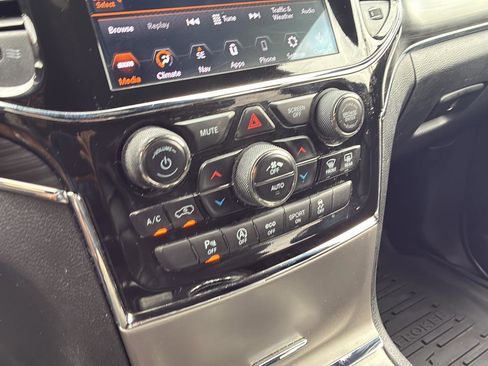 Used 2021 Jeep Grand Cherokee Limited RWD image 32