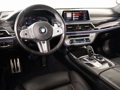Used 2021 BMW 750i xDrive w/ Executive Package image 2