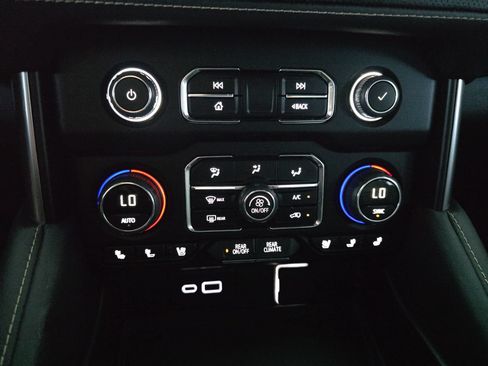 Used 2024 Chevrolet Tahoe Premier AWD/4WD image 24