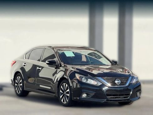 Used 2017 Nissan Altima 2.5 SL w/ 2.5 Technology Package FWD image 1