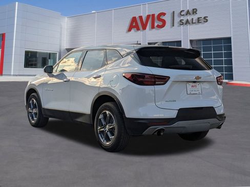 Used 2025 Chevrolet Blazer LT image 3