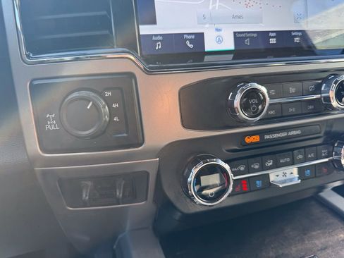 Certified 2022 Ford F350 Lariat w/ Chrome Package image 34