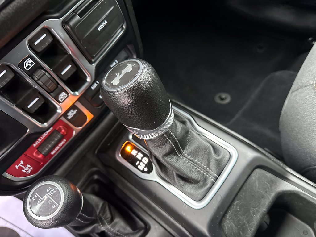 Used 2024 Jeep Wrangler Unlimited AWD/4WD image 19