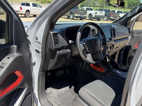 Used 2024 Nissan Frontier PRO-4X w/ Off-Road Protection Package AWD/4WD image 13