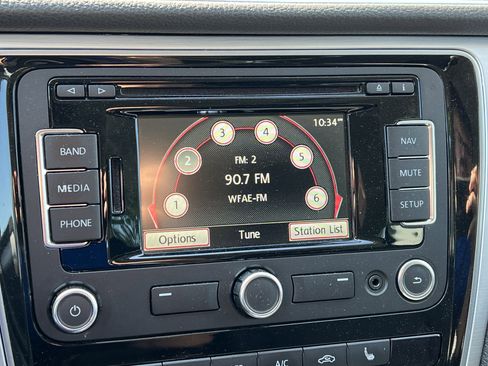 Used 2013 Volkswagen Passat 2.5 SE FWD image 23