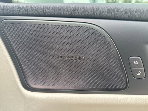 Used 2022 Volvo V60 T5 Cross Country w/ Advanced Package image 11