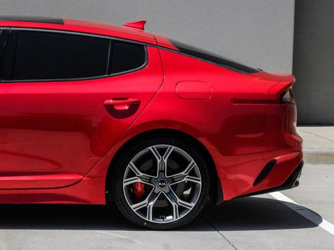 Used 2021 Kia Stinger GT2 RWD image 19