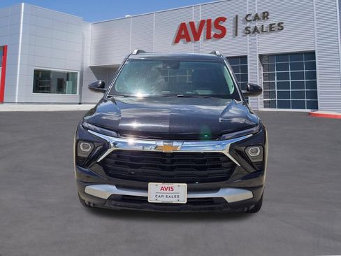 Used 2025 Chevrolet TrailBlazer LT AWD/4WD image 2