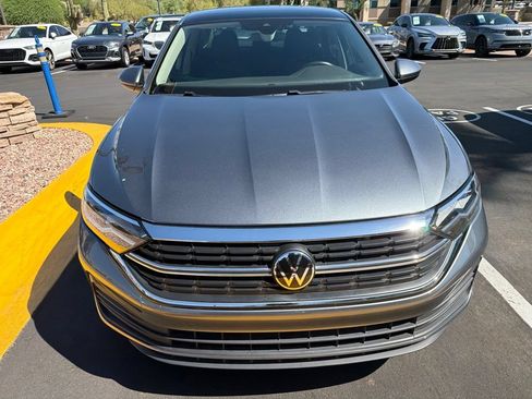 Used 2023 Volkswagen Jetta SE FWD image 2