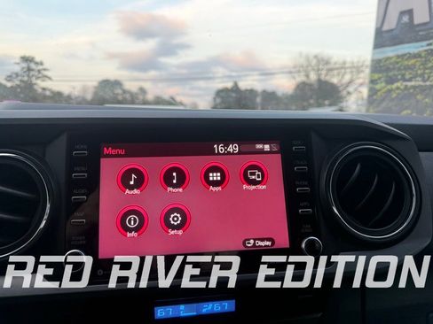 Used 2021 Toyota Tacoma TRD Off-Road image 14