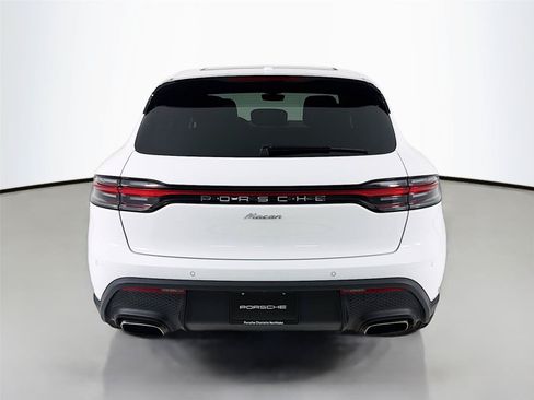 Used 2022 Porsche Macan AWD/4WD image 25