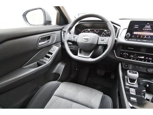 Used 2026 Nissan Rogue SV w/ Cold Weather Package FWD image 8