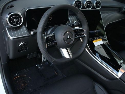 Used 2026 Mercedes-Benz GLC 300 4MATIC image 4