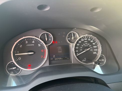 Used 2015 Toyota Tundra SR5 w/ SR5 Upgrade Package image 9