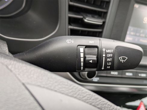 Used 2019 Hyundai Elantra SE w/ Cargo Package image 35