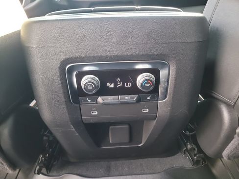 Used 2024 GMC Yukon XL AT4 w/ AT4 Premium Plus Package AWD/4WD image 21