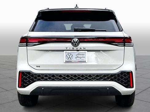 New 2026 Volkswagen Tiguan SE R-Line FWD image 4