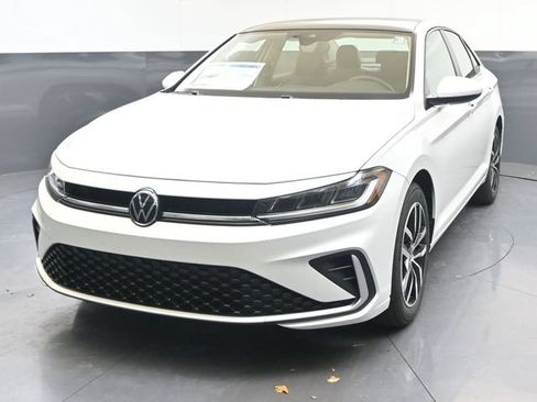 Used 2026 Volkswagen Jetta SE FWD image 1