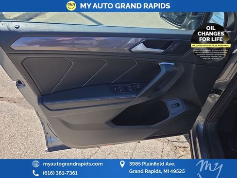 Used 2024 Volkswagen Tiguan SE AWD/4WD image 10