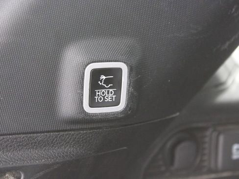Used 2024 Jeep Grand Cherokee Altitude AWD/4WD image 14
