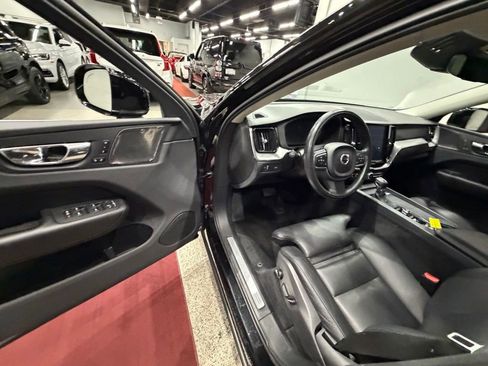 Used 2019 Volvo XC60 T5 Momentum w/ Multimedia Package AWD/4WD image 20
