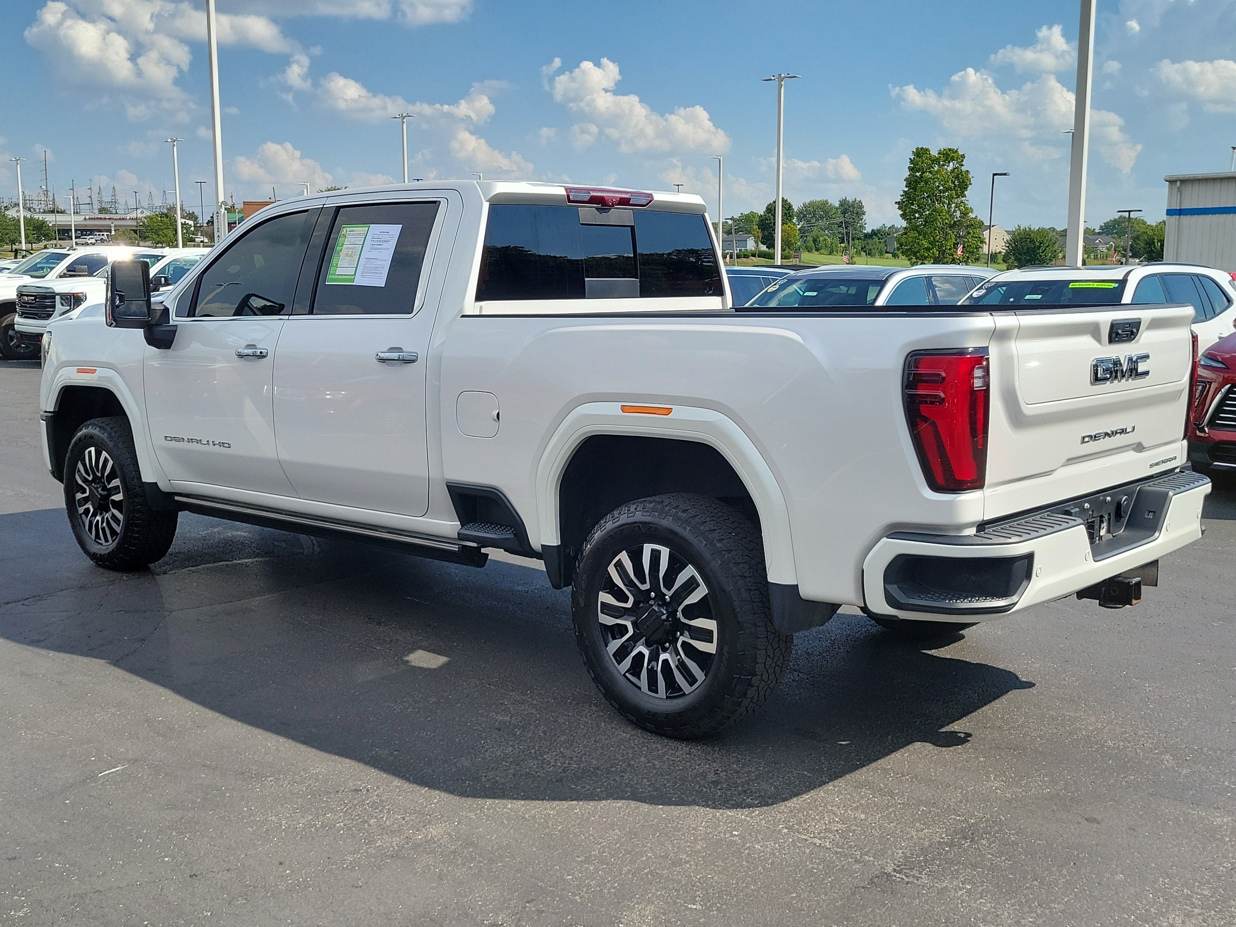 Used 2024 GMC Sierra 2500 Denali Ultimate AWD/4WD image 3