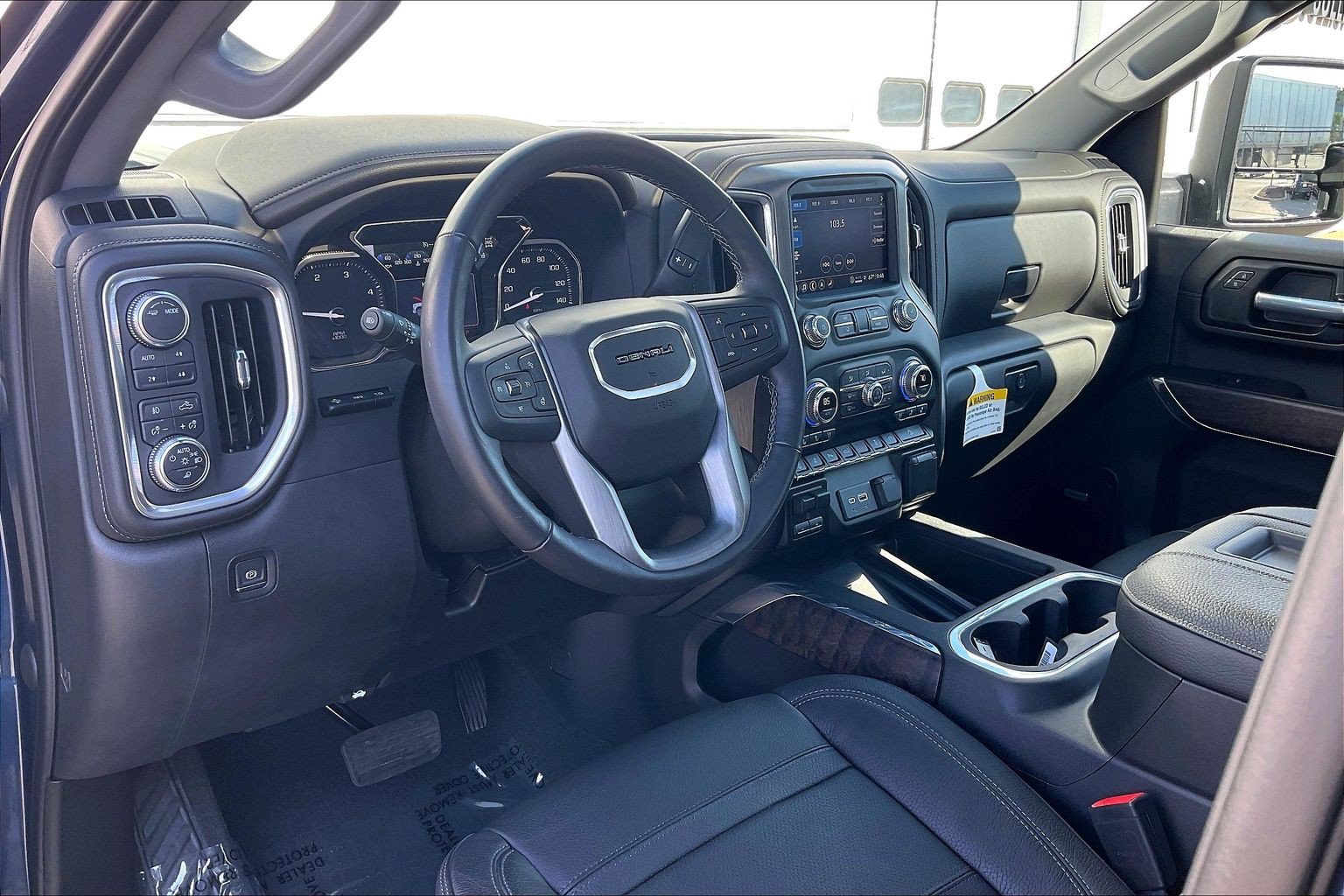 Used 2021 GMC Sierra 3500 Denali w/ Denali Ultimate Package AWD/4WD image 18