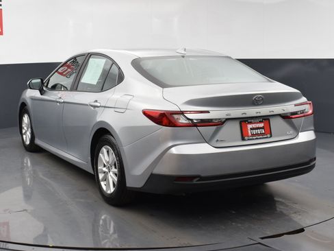 Used 2025 Toyota Camry LE image 3