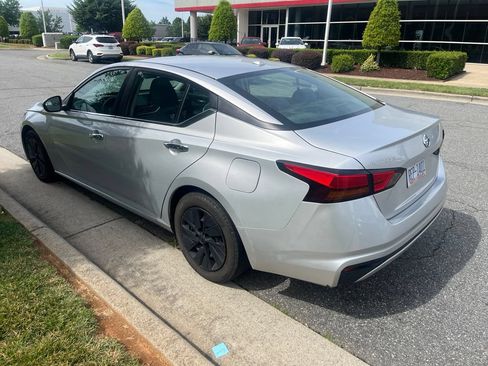 Used 2019 Nissan Altima 2.5 S FWD image 9